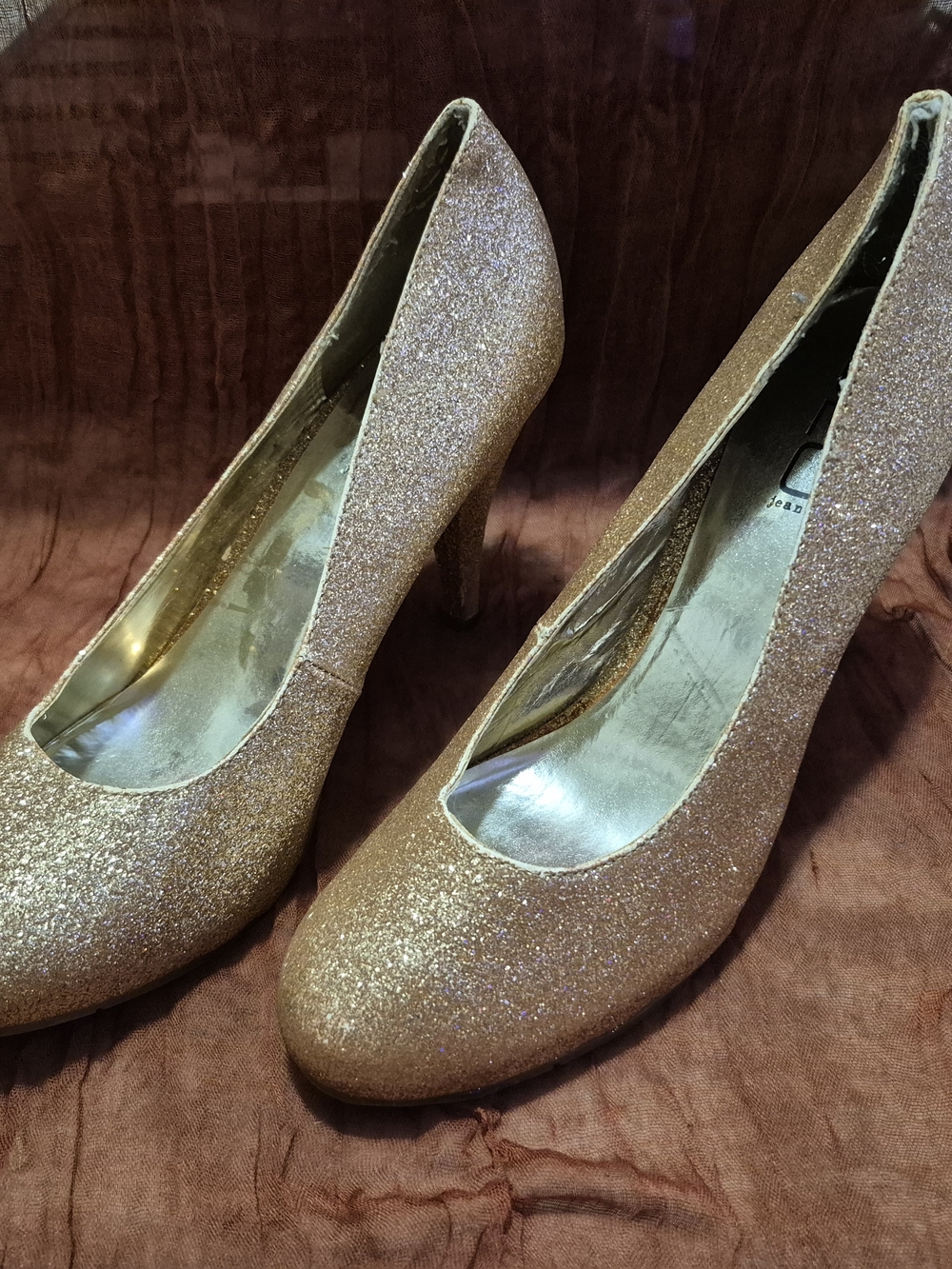 GLO jeans Gold Glitter Round-Toe High Heels